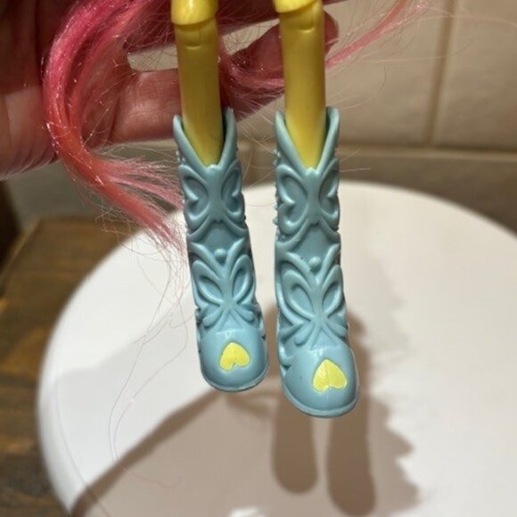 Fluttershy My Little Pony Equestria Girls Fashion Doll MLP Hasbro 2012 9" - Picture 3 of 8